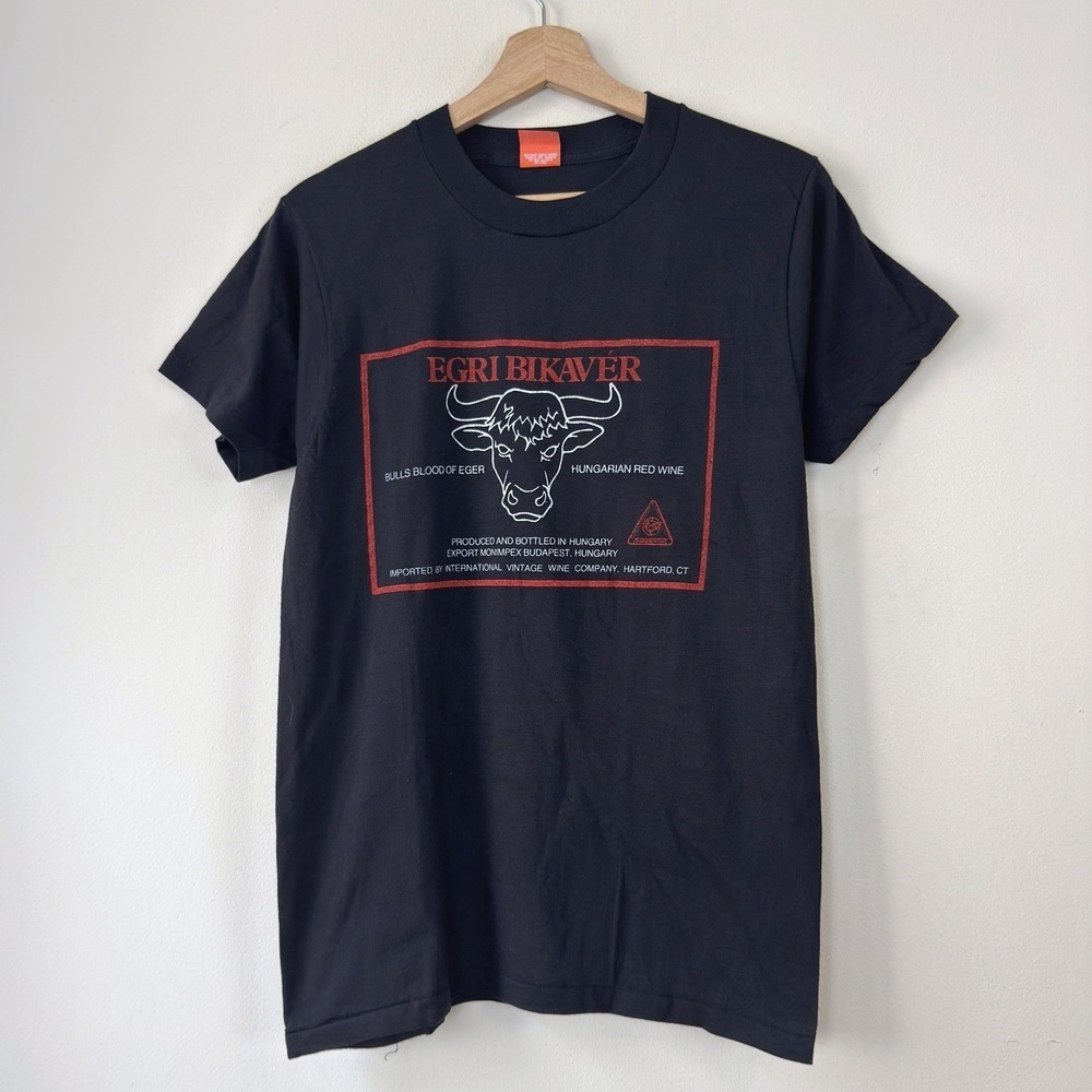 Vintage 70's Egri Bikavér Bulls Blood Wine Company RARE Black Tee Shirt - M/L